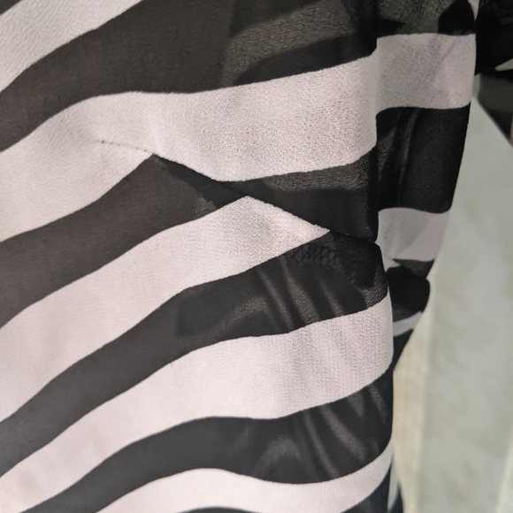 Zebra print sheer blouse perfect fo layering. In excellent condition - Picture 7 of 7